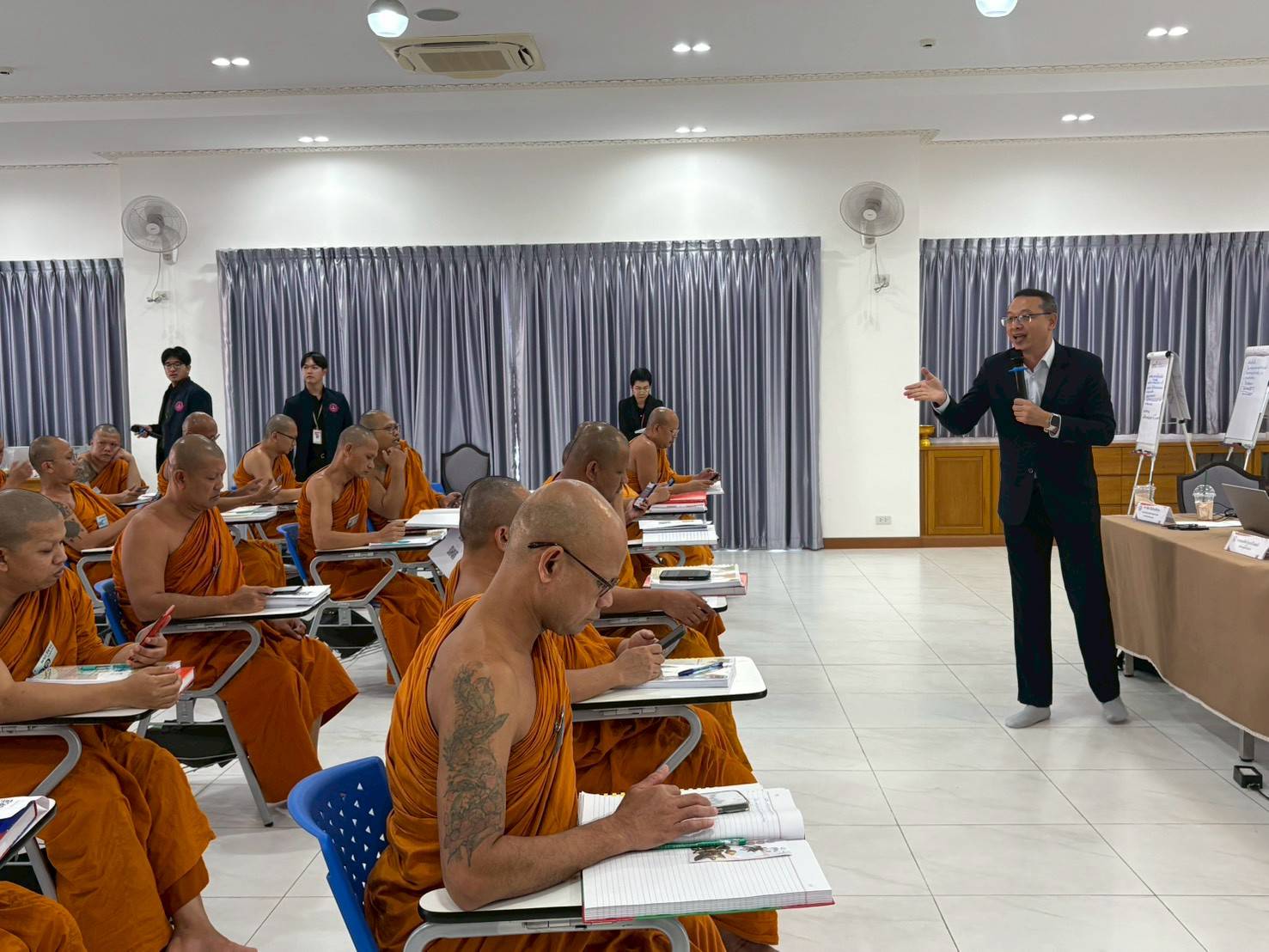 อาจารย์ประจำหลักสูตรได้รับเชิญบรรยายให้ความรู้โครงการอบรมพระธรรรทูตไปต่างประเทศ (ธรรมยุต) รุ่นที่ ๓๒ ประจำปี ๒๕๖๙ - รูปภาพ 3