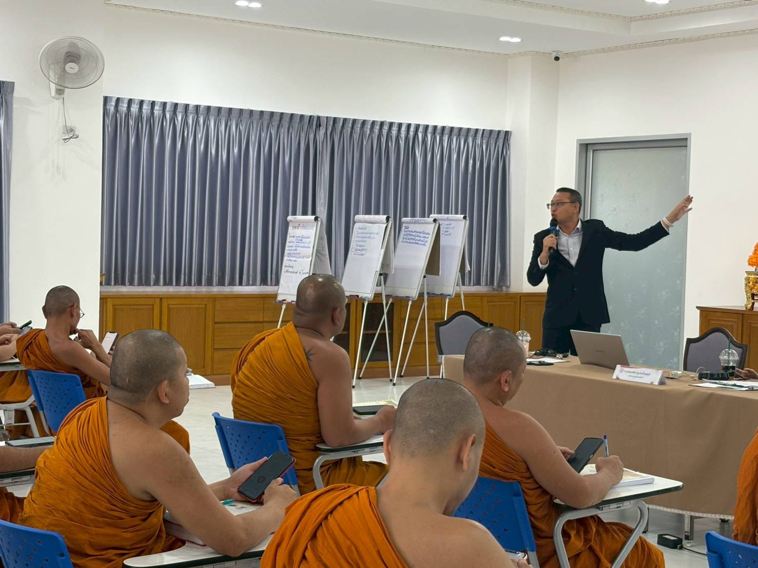 อาจารย์ประจำหลักสูตรได้รับเชิญบรรยายให้ความรู้โครงการอบรมพระธรรรทูตไปต่างประเทศ (ธรรมยุต) รุ่นที่ ๓๒ ประจำปี ๒๕๖๙ - รูปภาพ 5