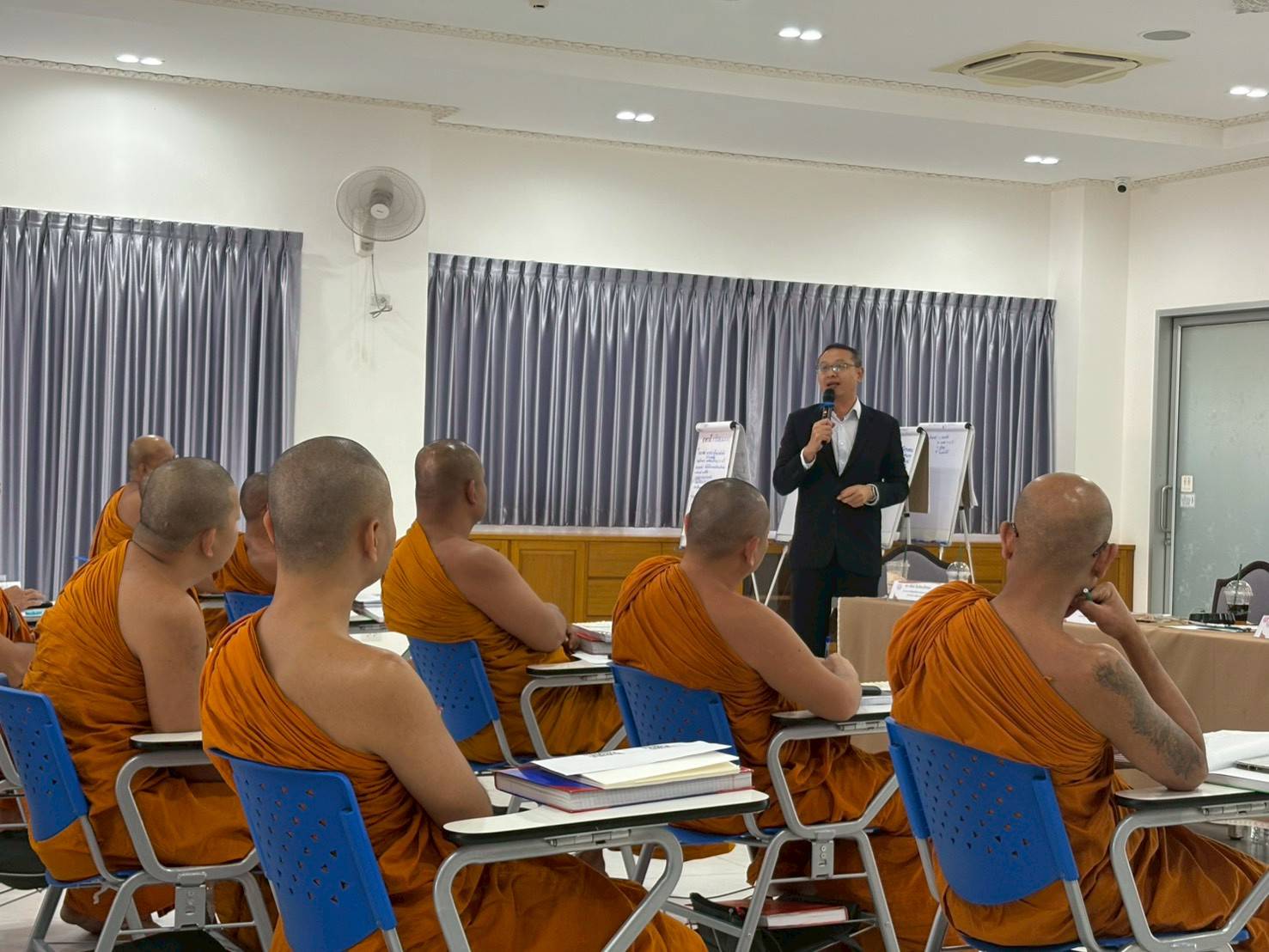 อาจารย์ประจำหลักสูตรได้รับเชิญบรรยายให้ความรู้โครงการอบรมพระธรรรทูตไปต่างประเทศ (ธรรมยุต) รุ่นที่ ๓๒ ประจำปี ๒๕๖๙ - รูปภาพ 6