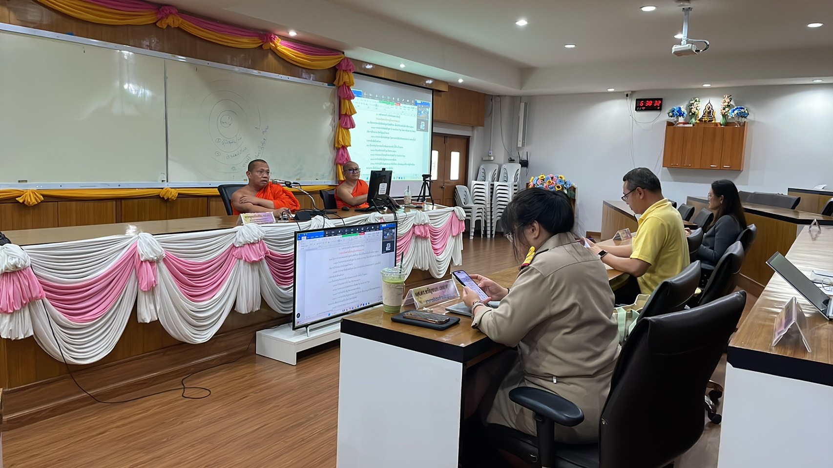 ประชุมคณาจารย์และเจ้าหน้าที่ หลักสูตรบัณฑิตศึกษา ภาควิชาสังคมวิทยาและมานุษยวิทยา สมัยสามัญ ครั้งที่ ๒ ปี ๒๕๖๙ - รูปภาพ 9