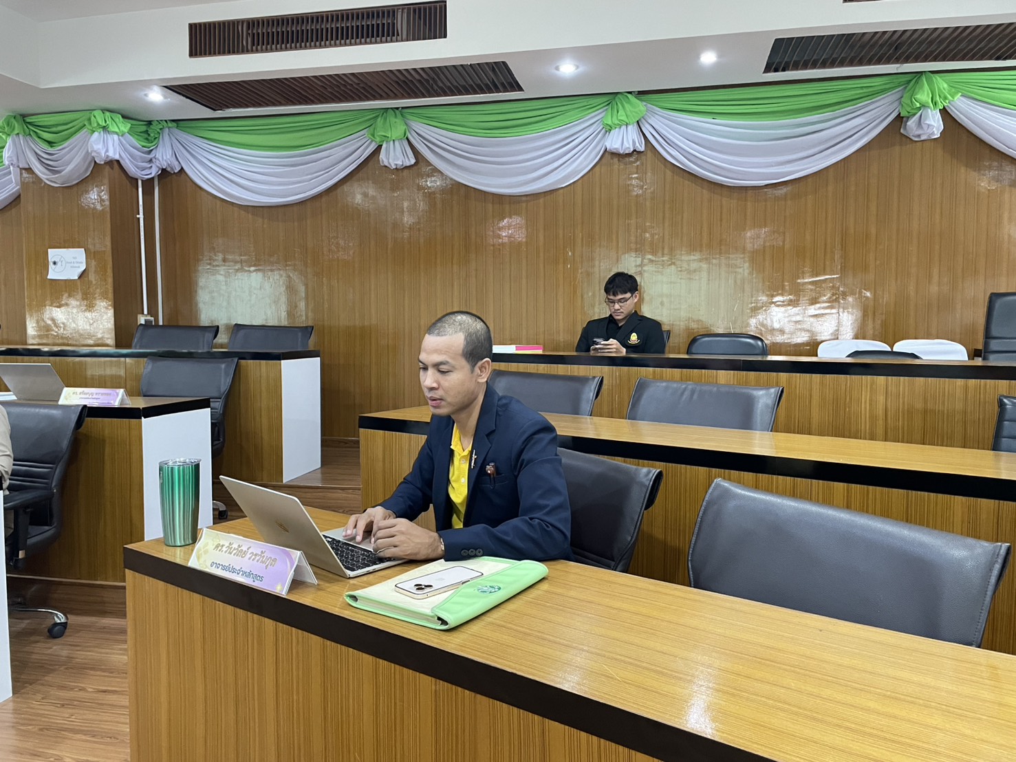 ประชุมคณาจารย์และเจ้าหน้าที่ หลักสูตรบัณฑิตศึกษา ภาควิชาสังคมวิทยาและมานุษยวิทยา สมัยสามัญ ครั้งที่ ๒ ปี ๒๕๖๙ - รูปภาพ 11