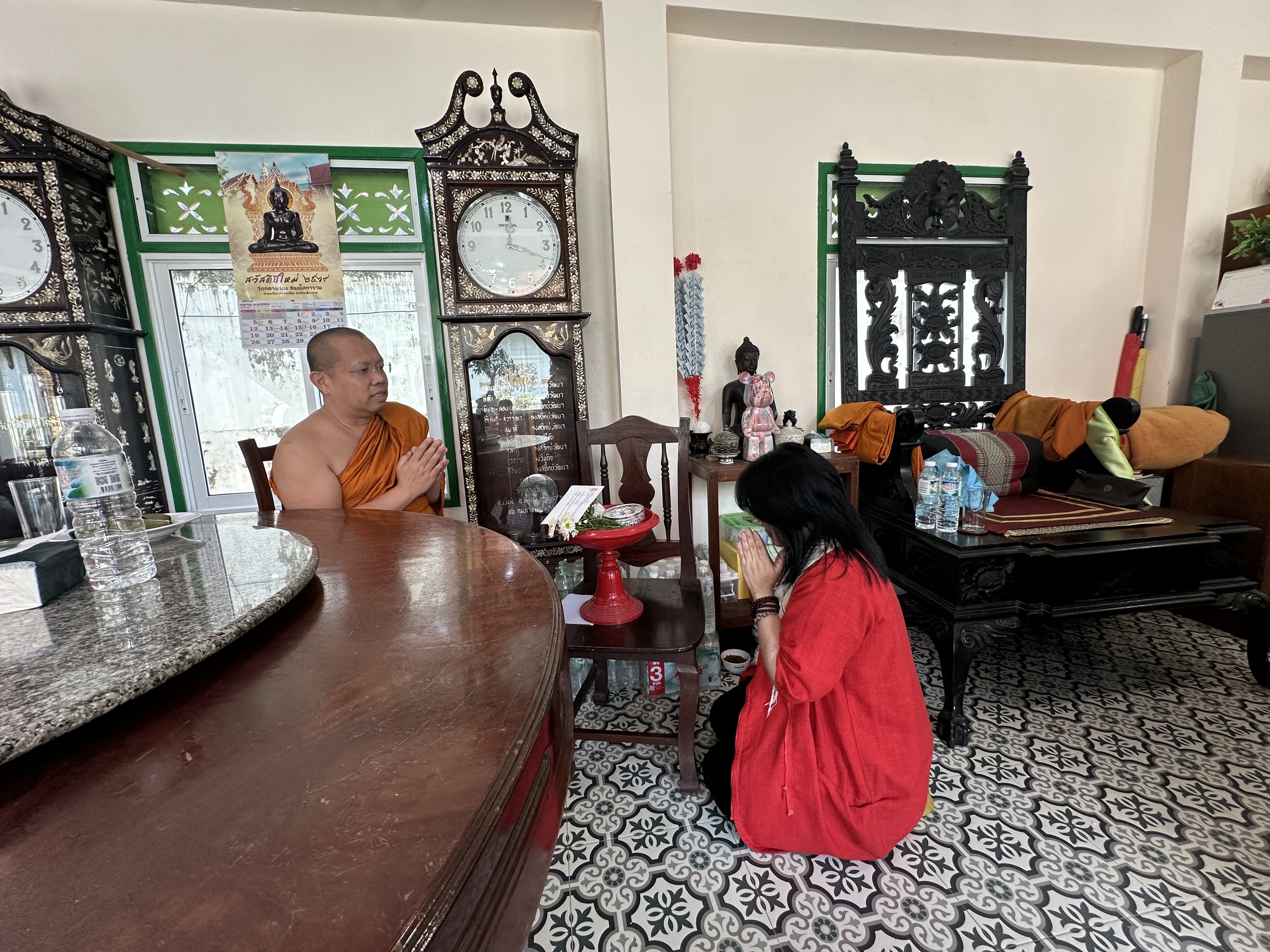 สืบสานป๋าเวณีปีใหม่เมือง... น้อมกราบขอขมาและขอพรพระเถรานุเถระเพื่อสิริมงคลในการปฏิบัติงาน