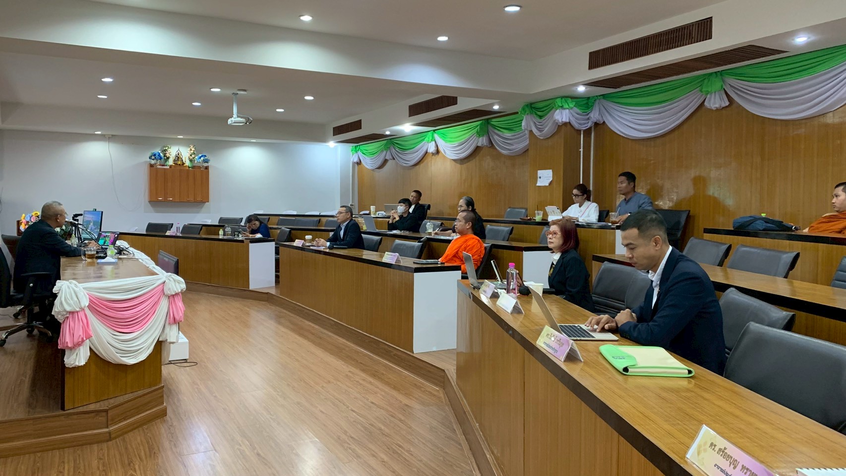 ฟังบรรยายพิเศษ หัวข้อ "การพัฒนาสังคมและสื่อสารภาพลักษณ์ ด้วยแนวคิด From Local สู่ เลอค่า" - รูปภาพ 2