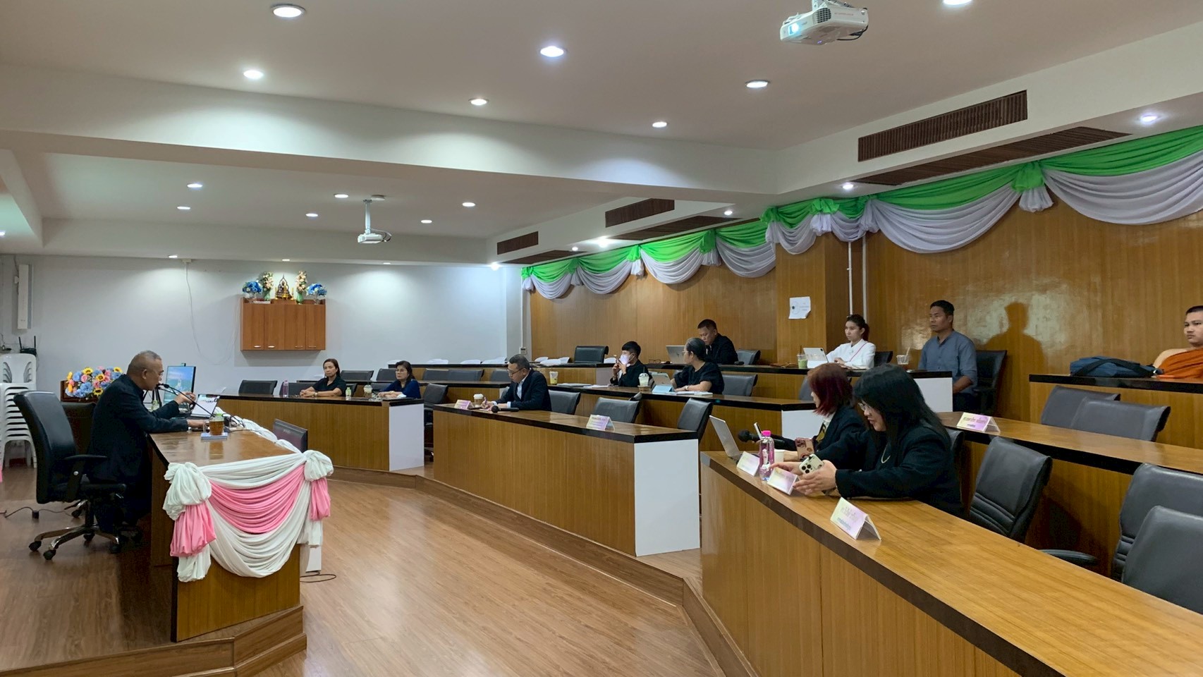 ฟังบรรยายพิเศษ หัวข้อ "การพัฒนาสังคมและสื่อสารภาพลักษณ์ ด้วยแนวคิด From Local สู่ เลอค่า" - รูปภาพ 3