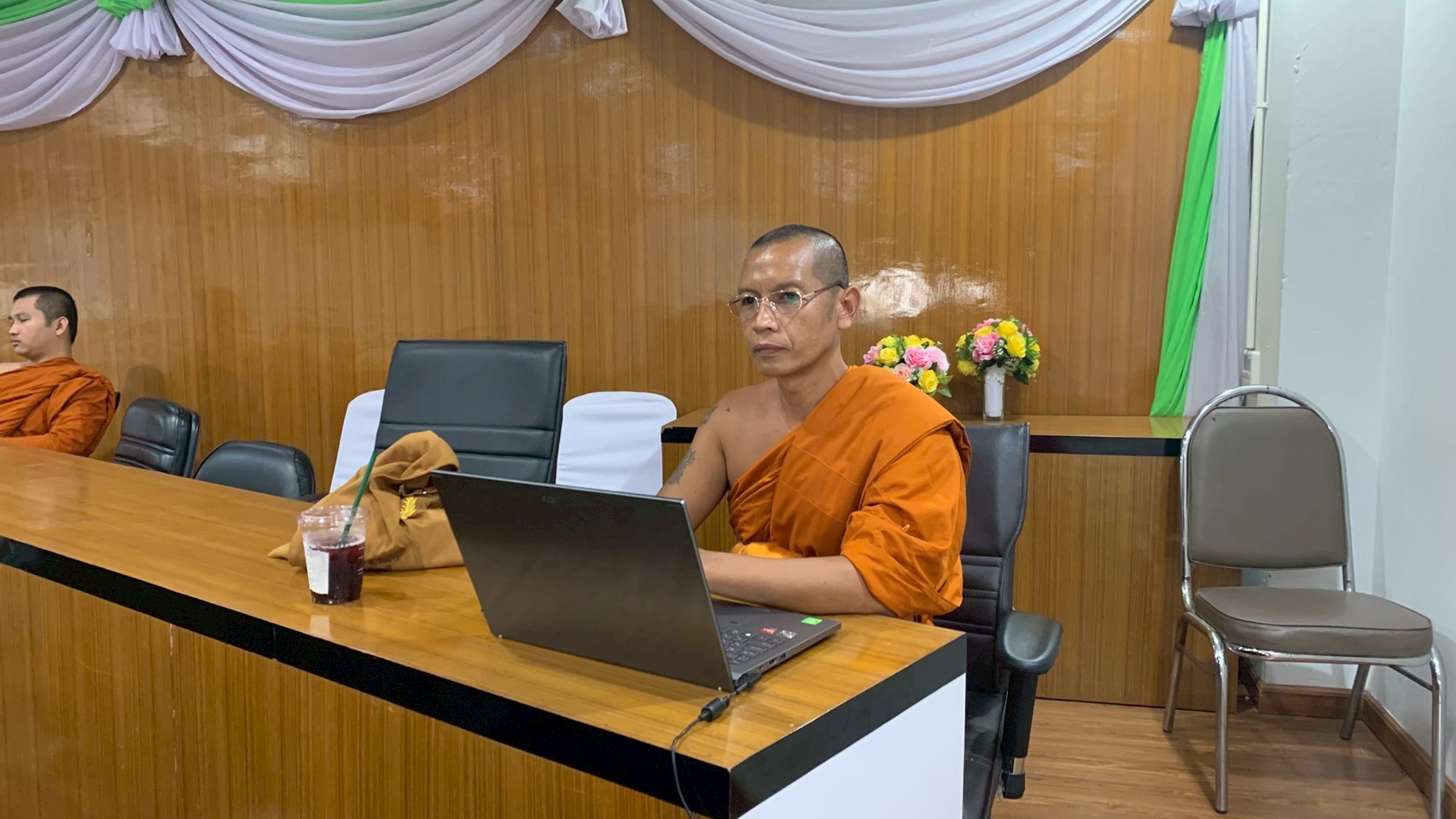 ฟังบรรยายพิเศษ หัวข้อ "การพัฒนาสังคมและสื่อสารภาพลักษณ์ ด้วยแนวคิด From Local สู่ เลอค่า" - รูปภาพ 13