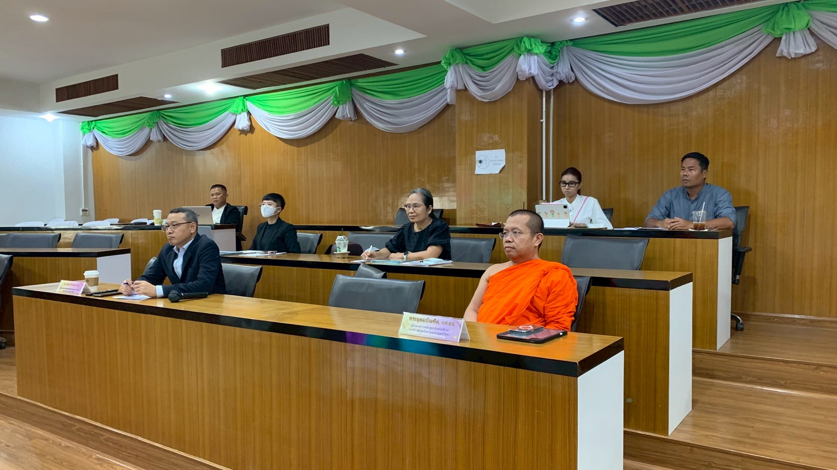 ฟังบรรยายพิเศษ หัวข้อ "การพัฒนาสังคมและสื่อสารภาพลักษณ์ ด้วยแนวคิด From Local สู่ เลอค่า" - รูปภาพ 16