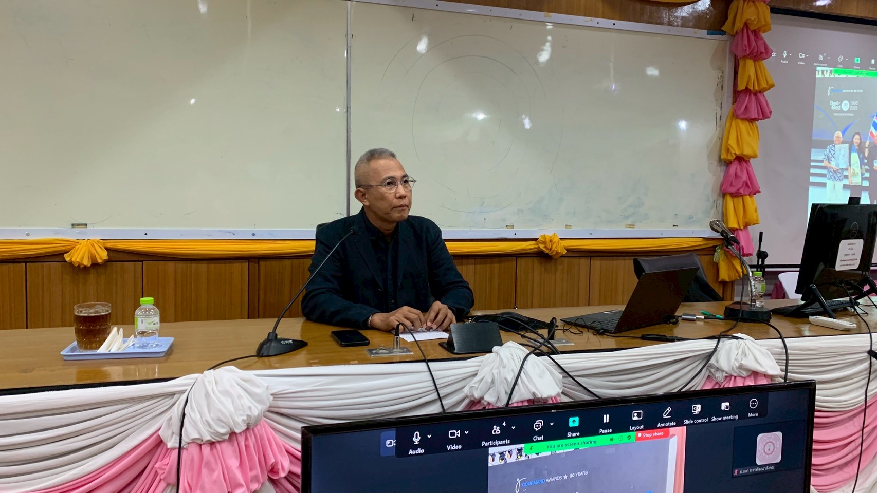 ฟังบรรยายพิเศษ หัวข้อ "การพัฒนาสังคมและสื่อสารภาพลักษณ์ ด้วยแนวคิด From Local สู่ เลอค่า" - รูปภาพ 6