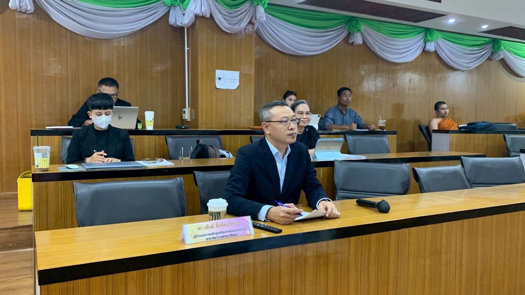 ฟังบรรยายพิเศษ หัวข้อ "การพัฒนาสังคมและสื่อสารภาพลักษณ์ ด้วยแนวคิด From Local สู่ เลอค่า" - รูปภาพ 8