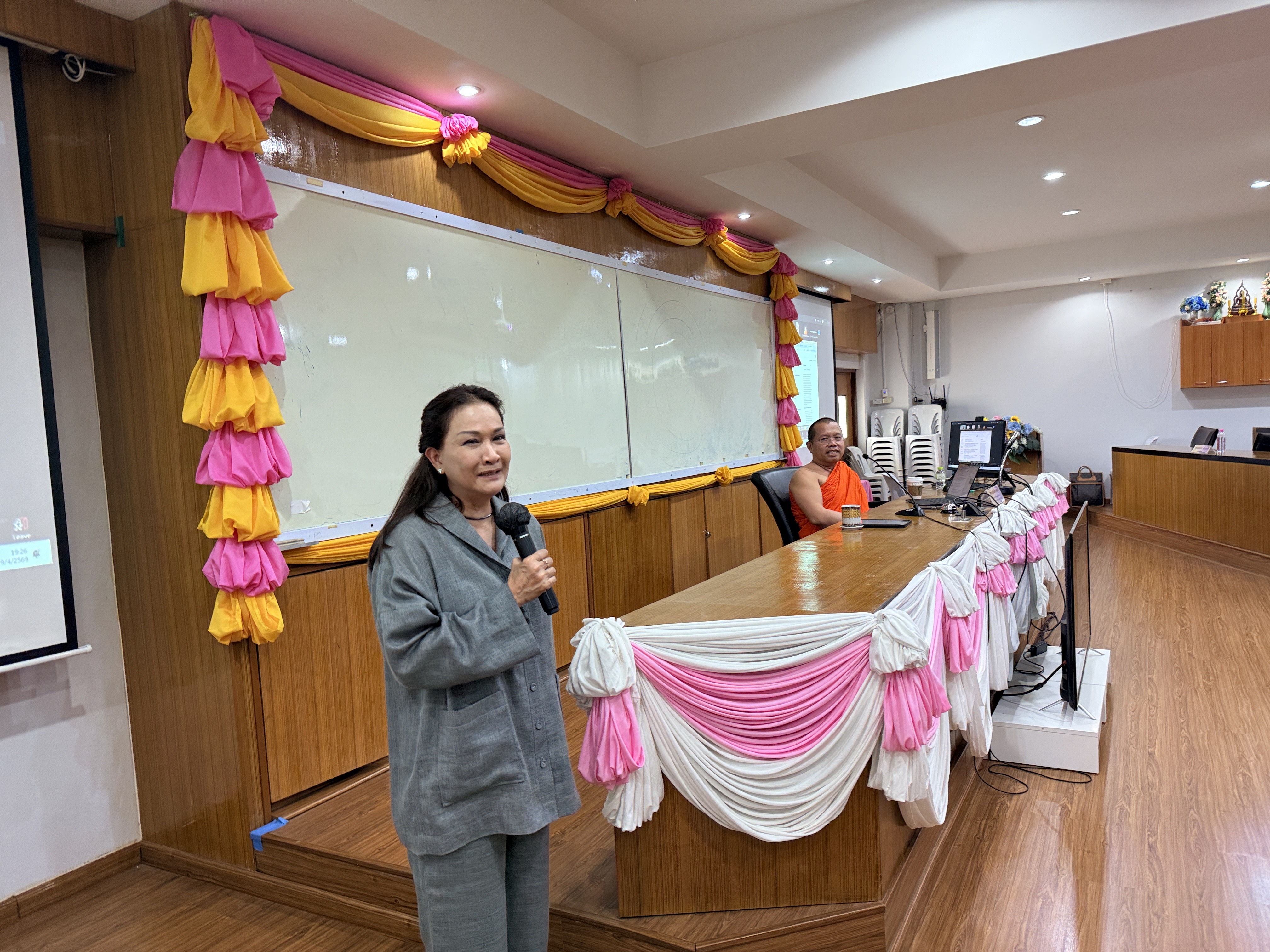 ฟังบรรยายพิเศษ หัวข้อ "การประยุกต์ใช้ AI เพื่องานวิจัย" - รูปภาพ 3