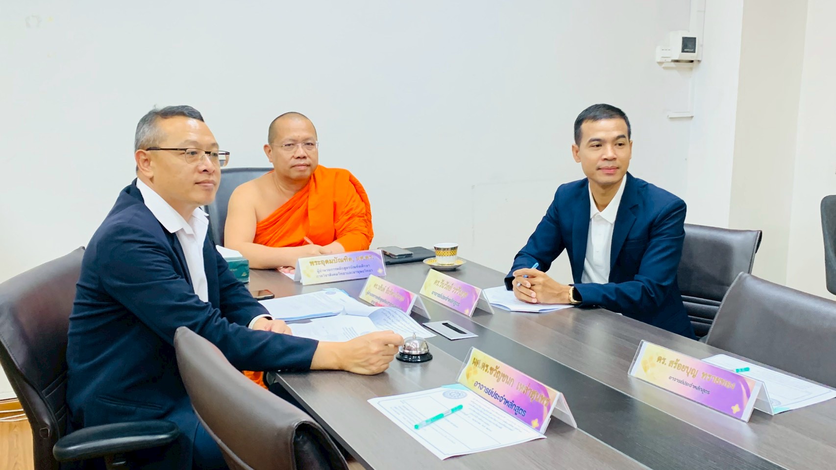 การสอบวัดคุณสมบัติ (Qualifying Examination: QE) ด้วยการสอบปากเปล่า (Oral) นิสิตหลักปรัชญาดุษฎีบัณฑิต สาขาวิชาการพัฒนาสังคม รุ่นที่ ๑๑   - รูปภาพ 2