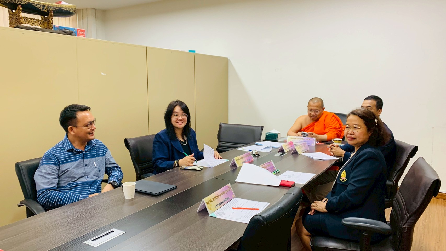 การสอบวัดคุณสมบัติ (Qualifying Examination: QE) ด้วยการสอบปากเปล่า (Oral) นิสิตหลักปรัชญาดุษฎีบัณฑิต สาขาวิชาการพัฒนาสังคม รุ่นที่ ๑๑   - รูปภาพ 7
