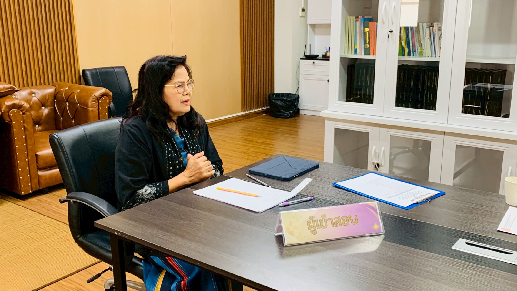 การสอบวัดคุณสมบัติ (Qualifying Examination: QE) ด้วยการสอบปากเปล่า (Oral) นิสิตหลักปรัชญาดุษฎีบัณฑิต สาขาวิชาการพัฒนาสังคม รุ่นที่ ๑๑   - รูปภาพ 9