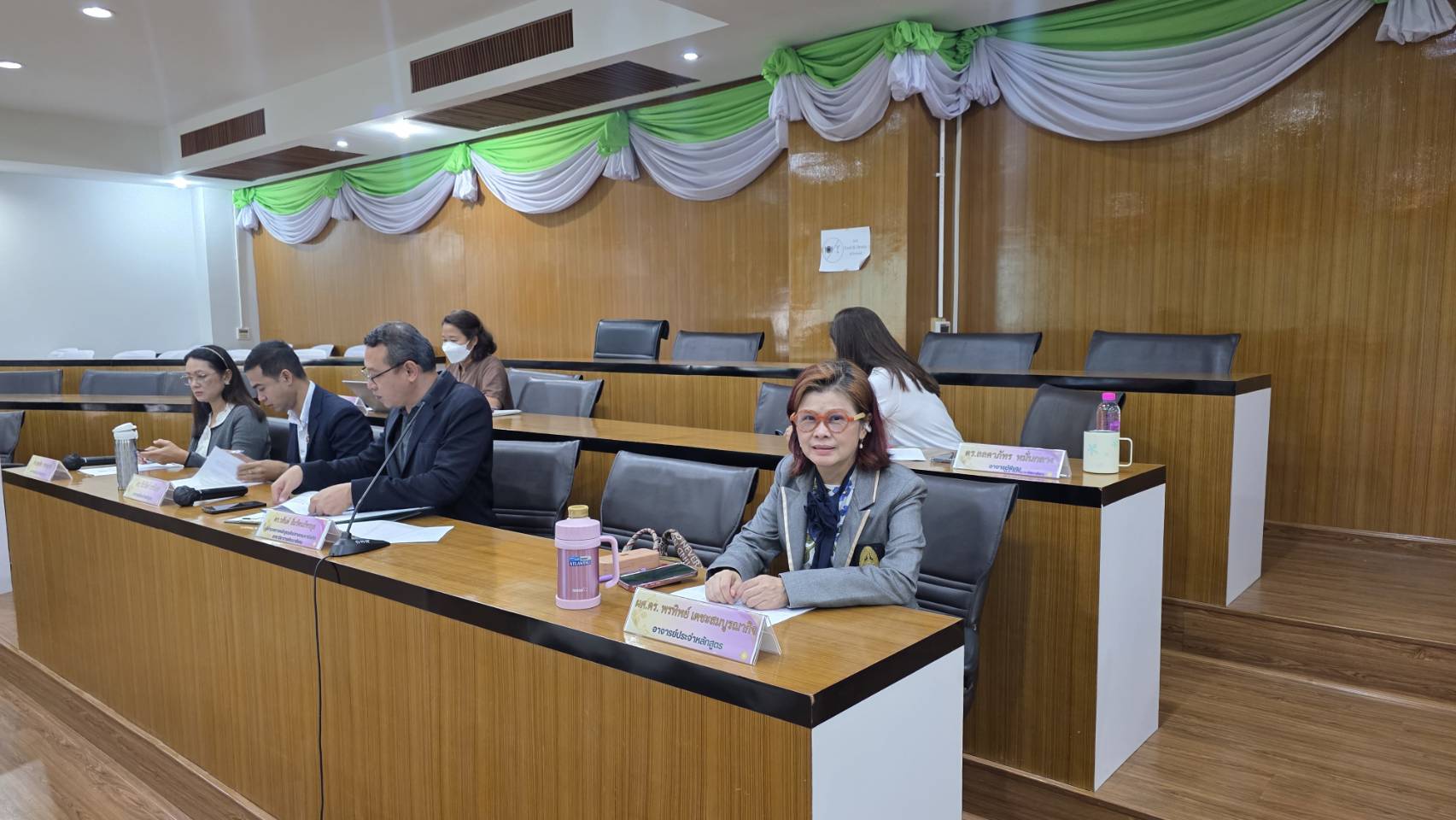 ประชุมคณาจารย์และเจ้าหน้าที่ หลักสูตรบัณฑิตศึกษา ภาควิชาสังคมวิทยาและมานุษยวิทยา สมัยสามัญ ครั้งที่ ๔ ปี ๒๕๖๙ - รูปภาพ 12