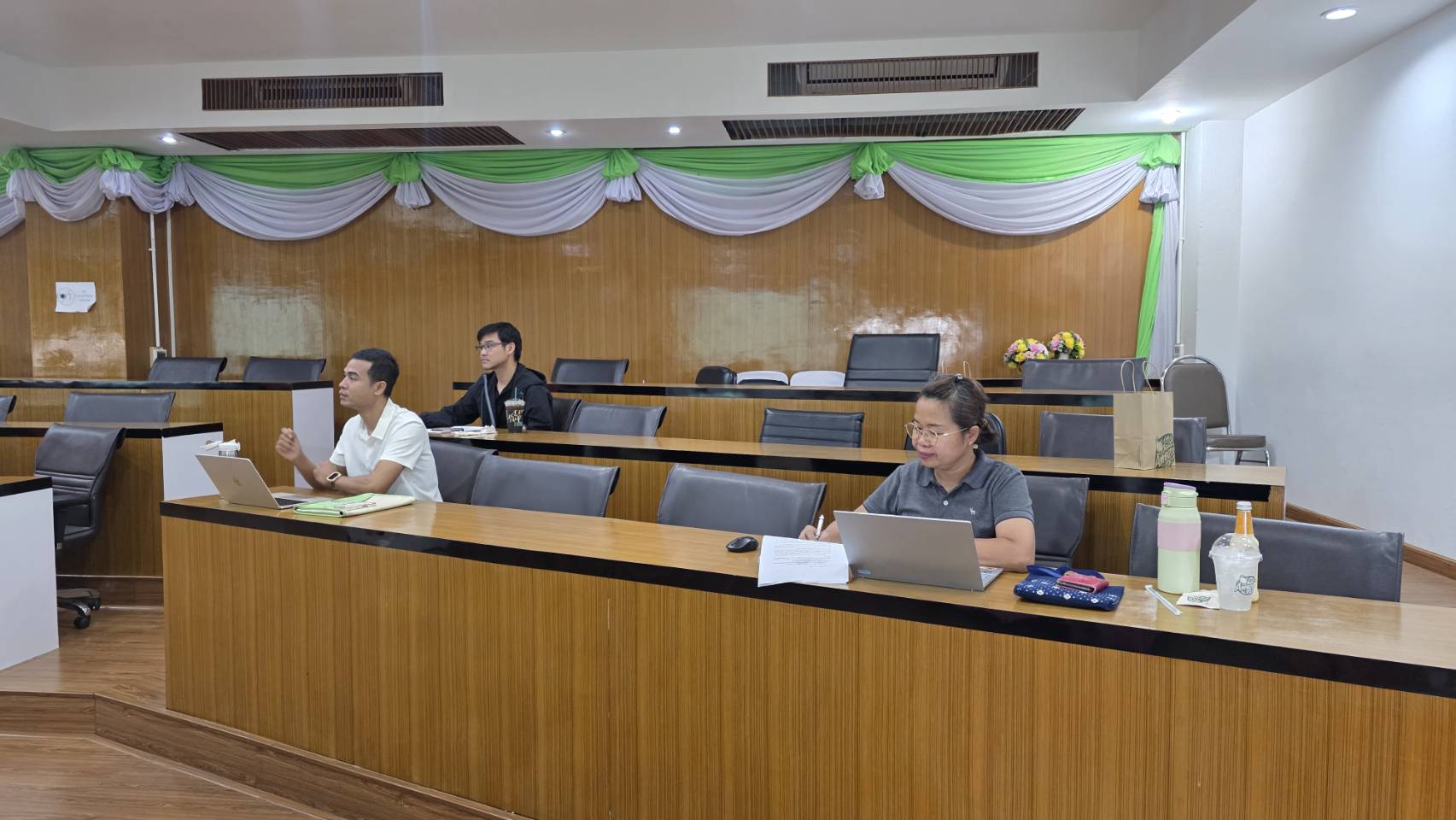 ประชุมเตรียมความพร้อมการจัดทำรายงานการประเมินตนเอง (SAR)  เพื่อรองรับการประเมินคุณภาพการศึกษาภายในระดับหลักสูตร ประจำปีการศึกษา ๒๕๖๘ - รูปภาพ 11
